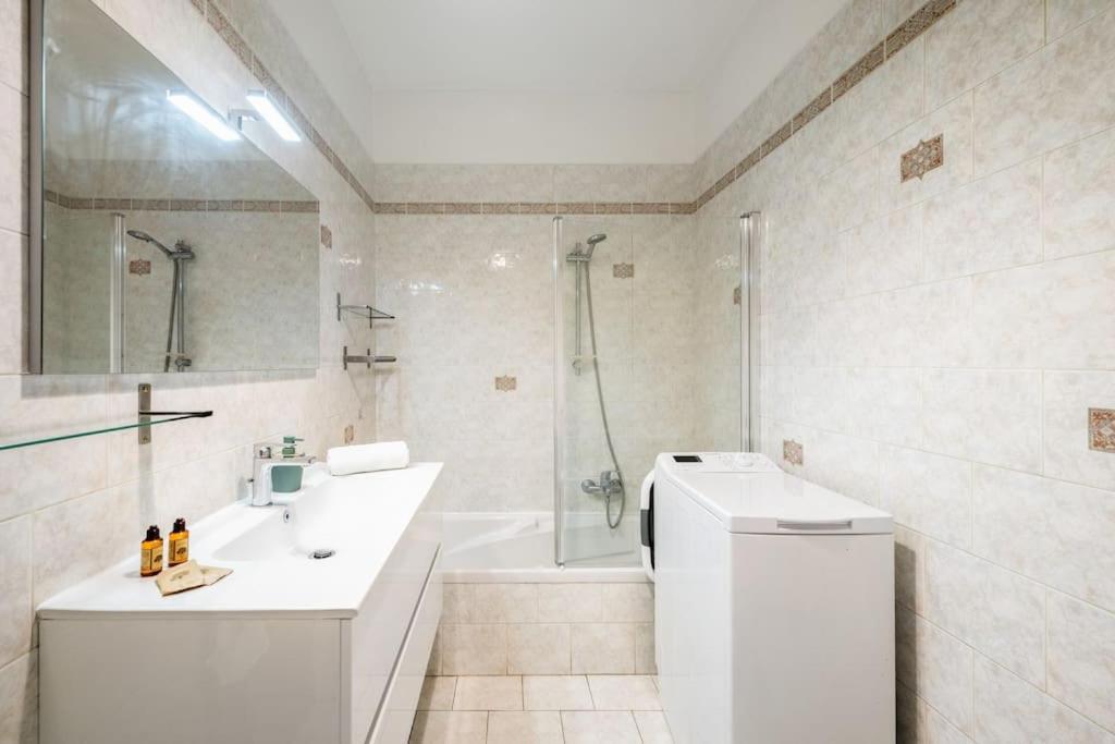 La Villa Julia - Calme - Spacieux - Parking Prive - Climatisation Mentone Esterno foto